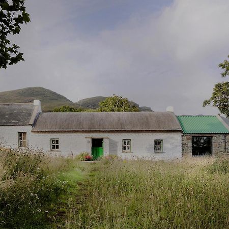 Secluded Thatched Cottage, Near Beaches & Hill Walking Rashenny Exterior foto