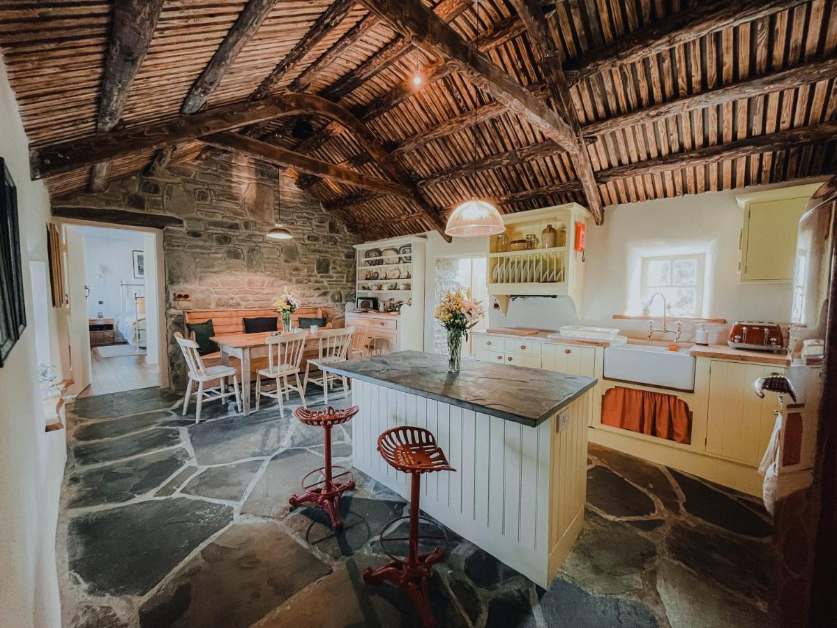 Secluded Thatched Cottage, Near Beaches & Hill Walking Rashenny Exterior foto